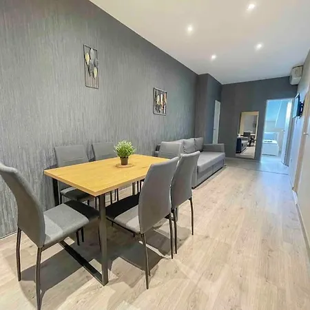 I77 Spacious Modern 3bedroom Apartment