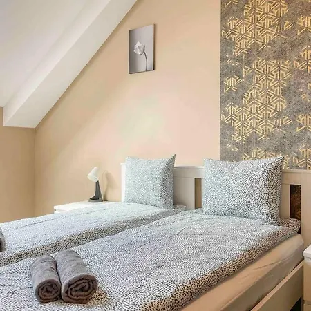 I77 Spacious Modern 3bedroom Apartment