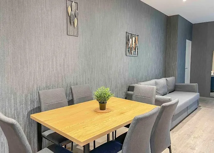 I77 Spacious Modern 3bedroom *
