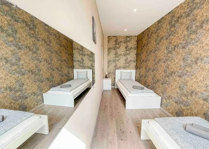 I77 Spacious Modern 3bedroom アパート *