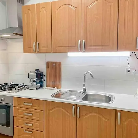 I77 Spacious Modern 3bedroom *