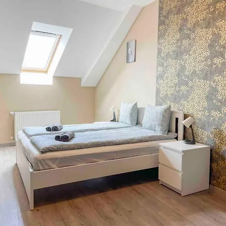 I77 Spacious Modern 3bedroom *