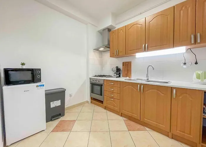 I77 Spacious Modern 3bedroom *