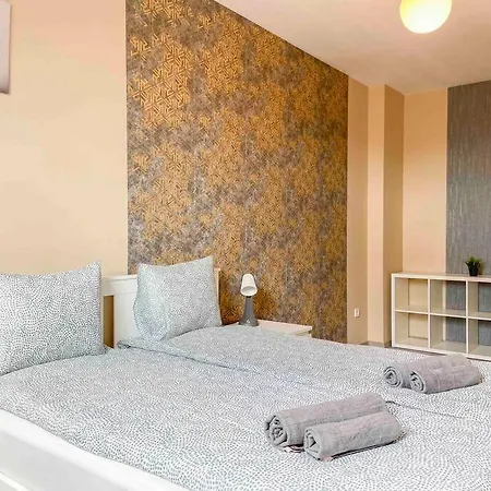 I77 Spacious Modern 3bedroom